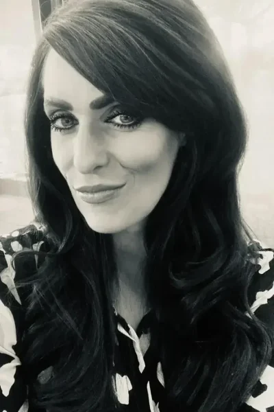 Elise Blunkett-Evans. Founder of Essence & Ember holistic wellbeing.